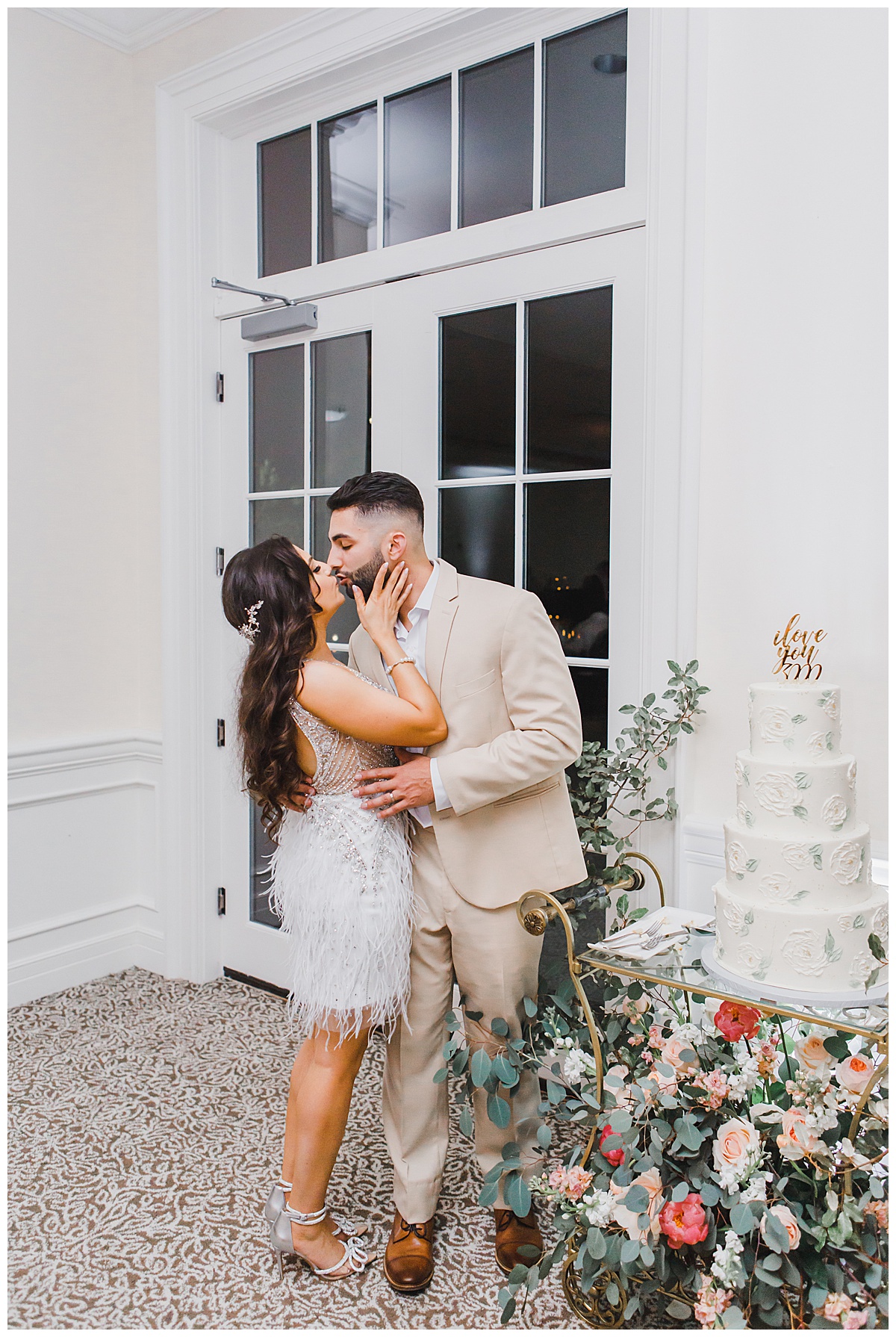 bride and groom cake cutting 