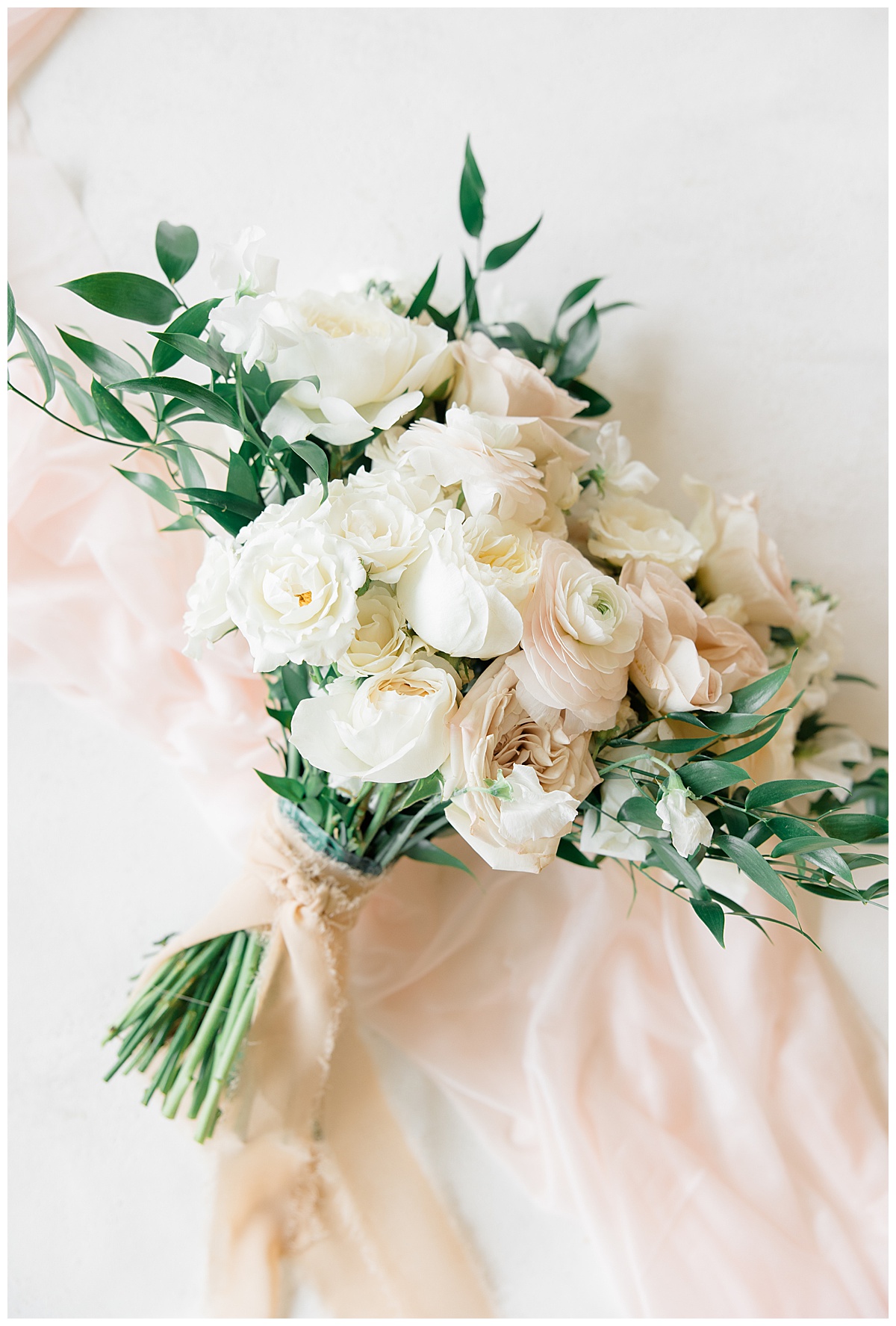 white and light pink bouquet 