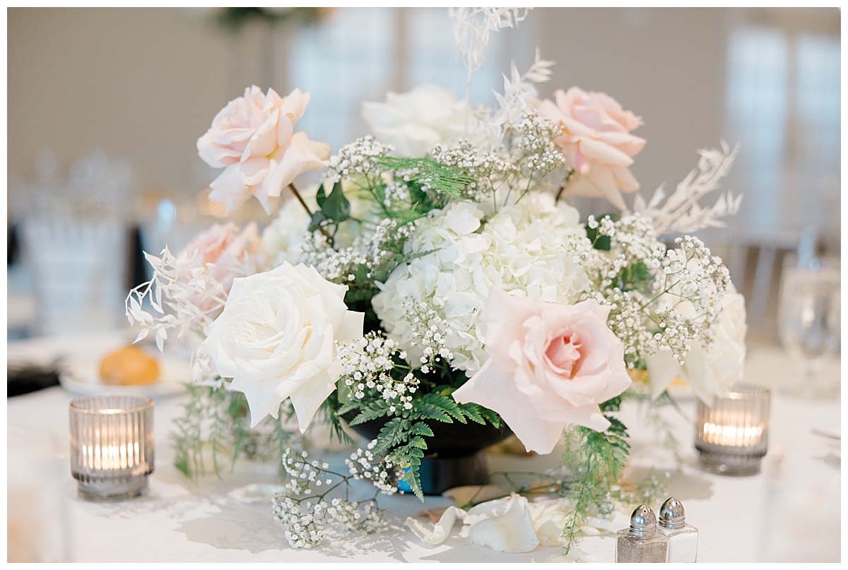 Beautiful light and airy centerpieces. 
