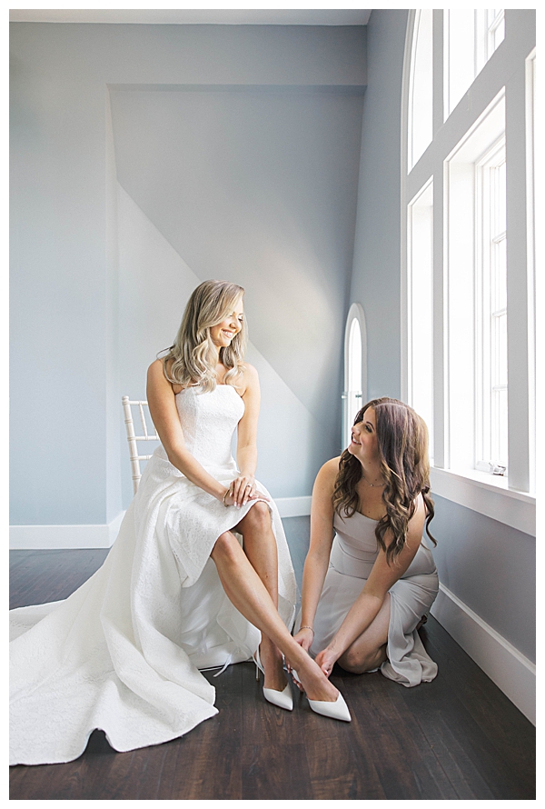 Ryland Inn NJ wedding ceremony with white florals