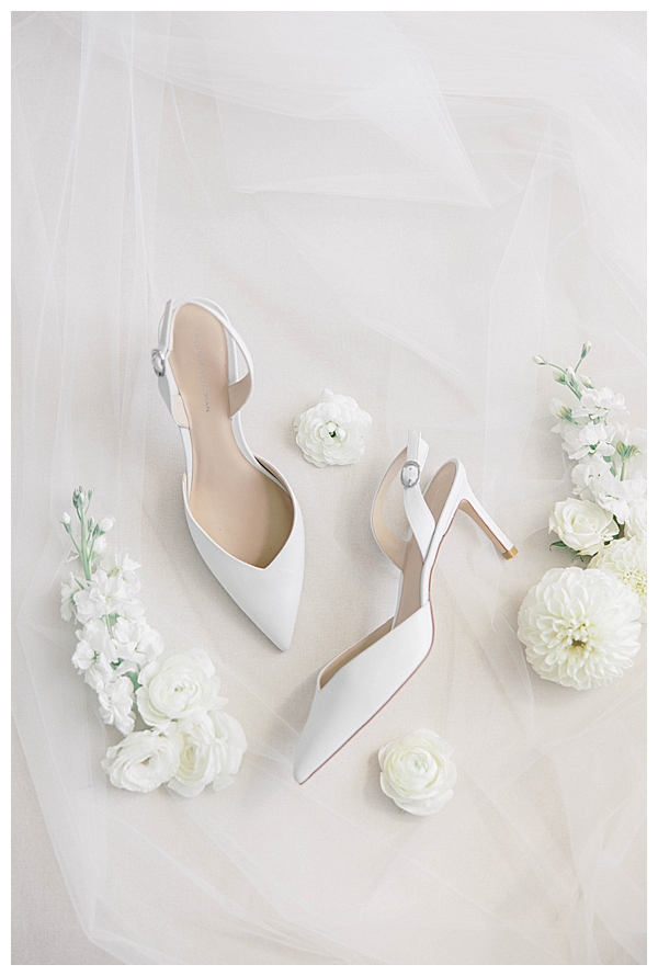 Ryland Inn NJ wedding ceremony with white florals