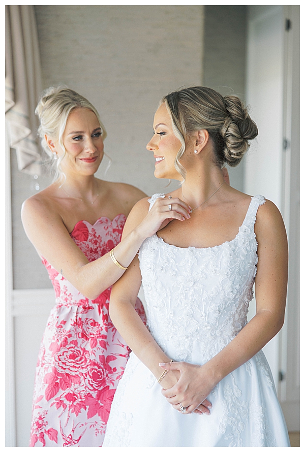 Bridal suite moments at Bonnet Island Estate with natural light