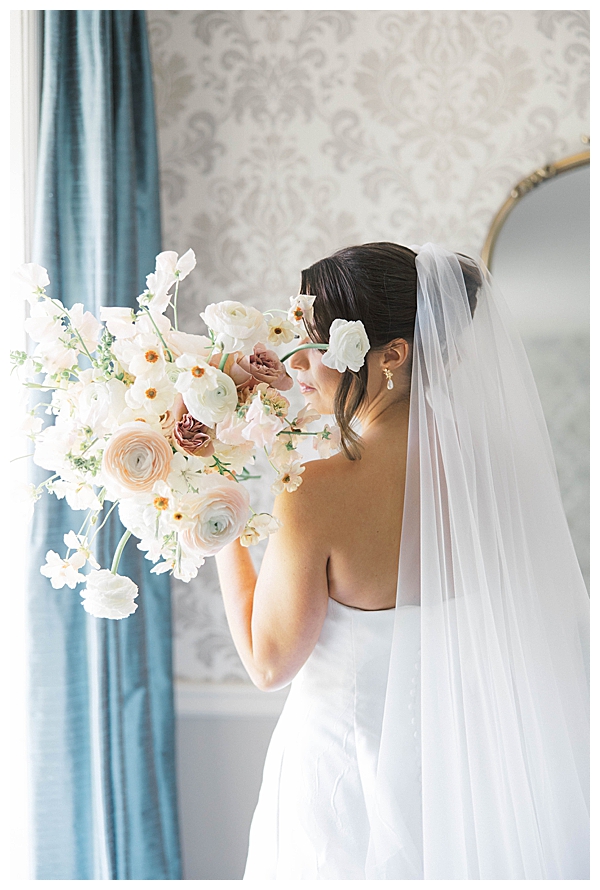 Bride with bouquet getting ready at Fiddler’s Elbow