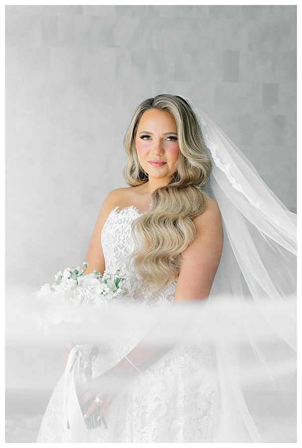 Bridal suite details before ceremony