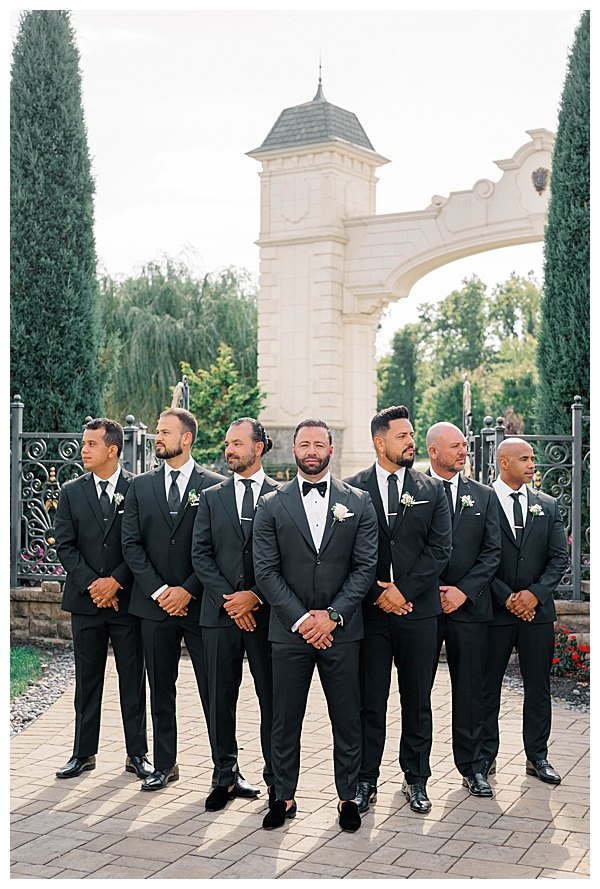 groomsmen portraits